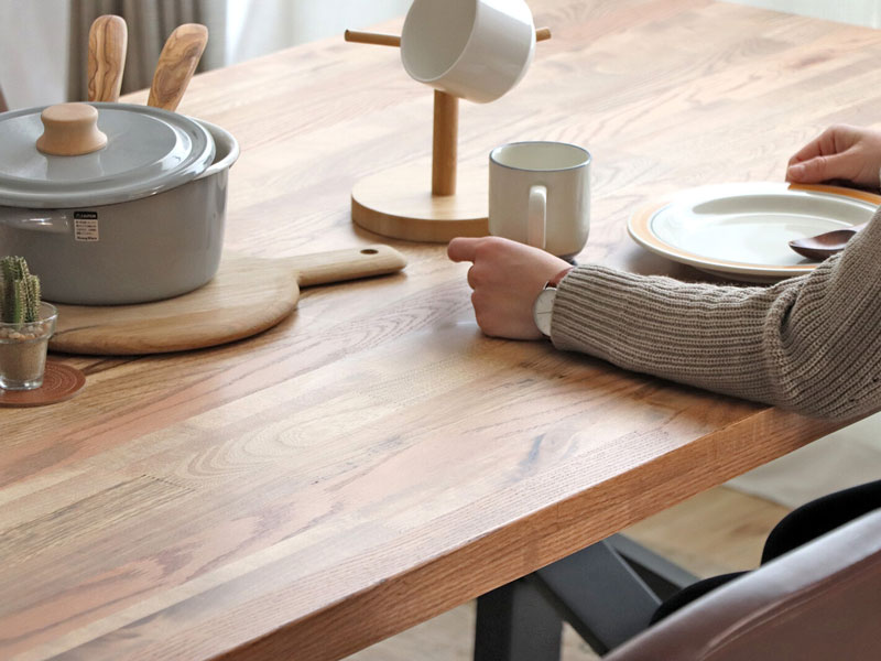 黒脚がかっこいい幅広ダイニングテーブル｜ナチュラルモダン