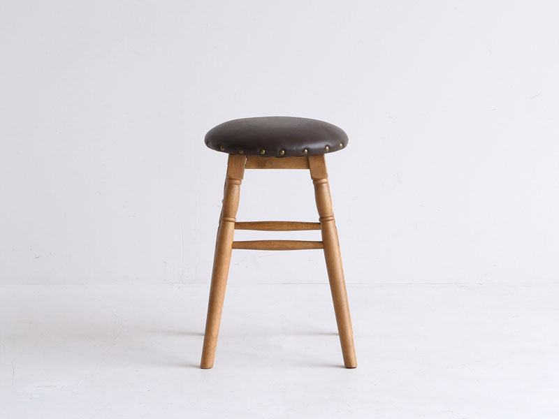 どこか懐かしさを感じるソフトヴィンテージスツール