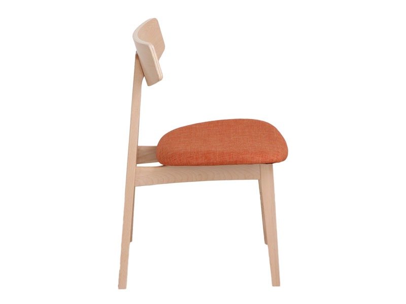 カラフルな座面と明るいビーチ材を使用した北欧風ダイニングチェア