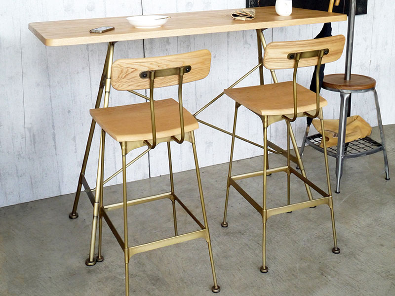 スクエア型の座面が個性的なハイチェア No インテリア 家具の通販 デザイナーズ家具のモダン