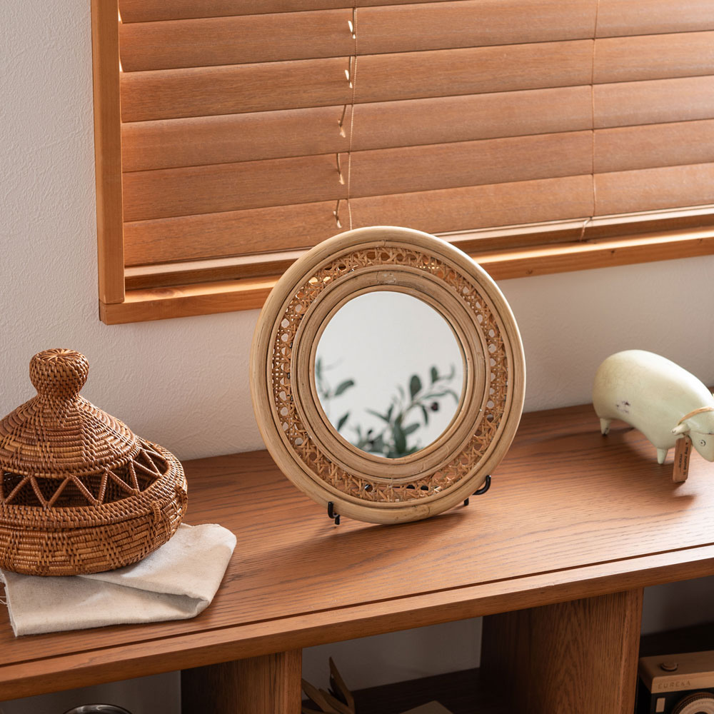 ラタン製ラウンドミラー｜繊細な編み込みが美しいナチュラルインテリア