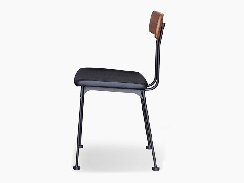 木目調の背もたれとブラックカラーの座面のコントラストが目を惹くチェア｜HL