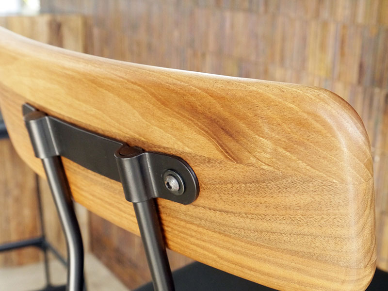 木目調の背もたれとブラックカラーの座面のコントラストが目を惹くチェア｜HL