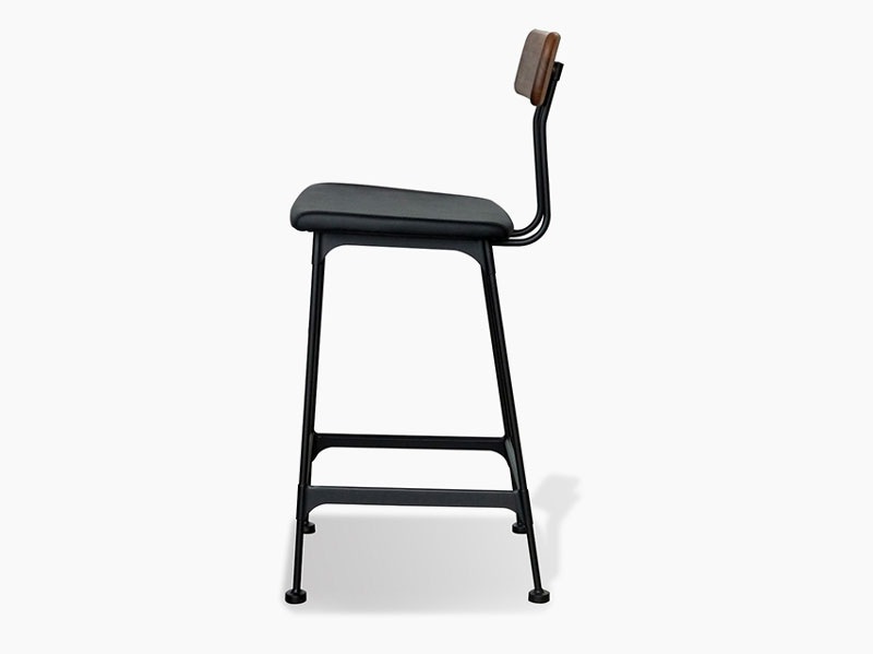 木目調の背もたれとブラックカラーの座面のコントラストが目を惹くハイチェア｜HL