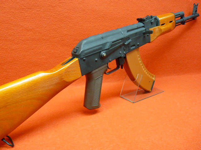 CYMAフルメタルリアルウッド電動ガン・AKM バッテリー＆チャージャー