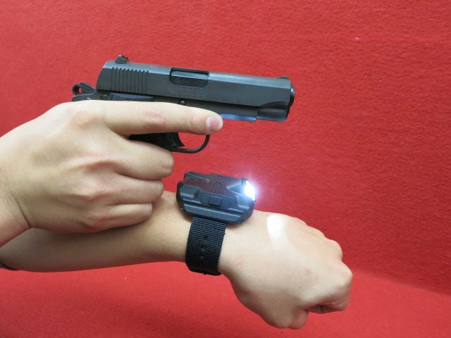 SUREFIRE 2211タイプ リストライト (No,273) サバゲー | ライト