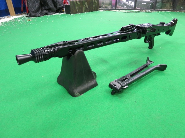 10％OFFクーポン＆送料無料】ショウエイMG42電動ガン・3 rdロット 