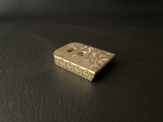 真鍮戦飾　桜の花　ゴールド ミリタリーショップ Fellowes / Board.Dragon.Works 真鍮戦飾 桜