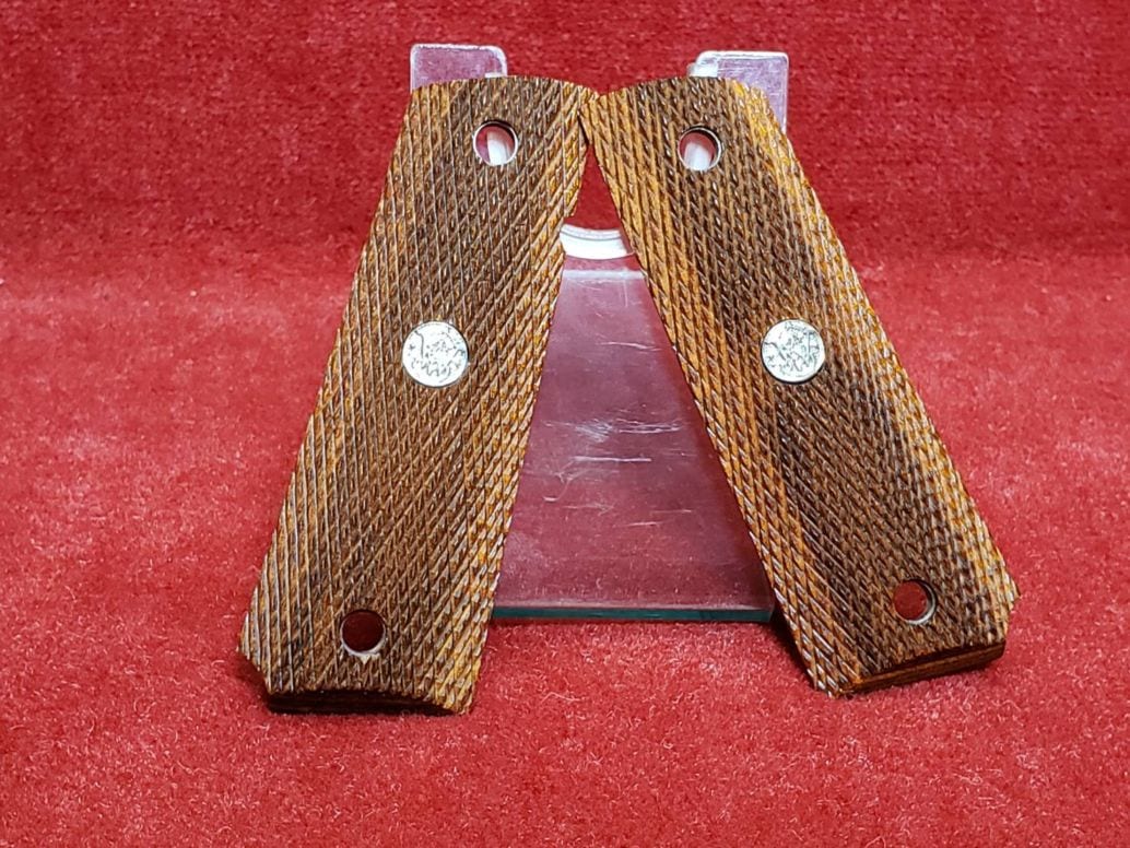 Altamont GM-1911 木製グリップ メダル付き 000000020167_YIjna05.jpg