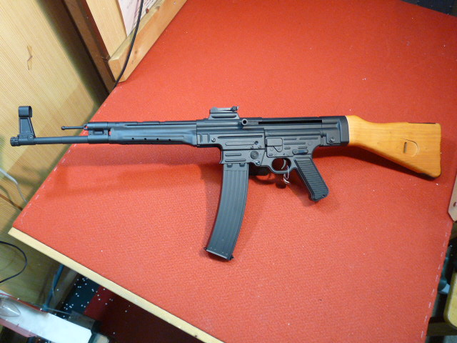 mp44様 アサルトライフルの元祖が電動ガンで登場「AGM MP44 フルメタル