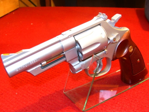 クラウン 18歳以上用エアーリボルバー M629 4インチ | リボルバー