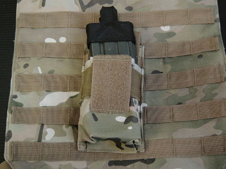 モケイパドック】 M4/M16シングルマガジンポーチGHOSTGEARマルチカモ