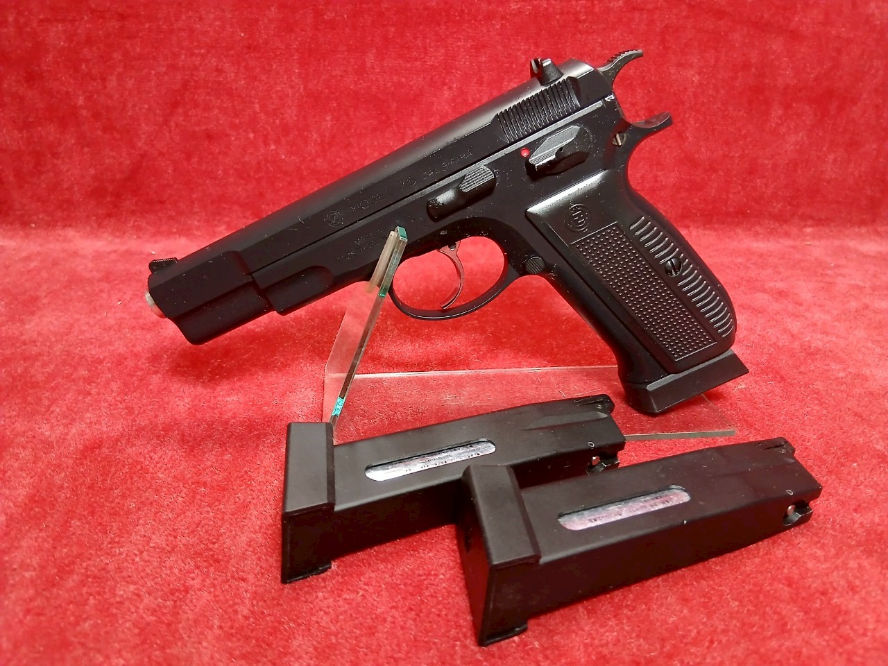 カーボネイト CZ75 CO2 予備マガジン2本付き。 中古品】Carbon8 CZ75 2nd CO2 ガスブローバック スペアマガジン