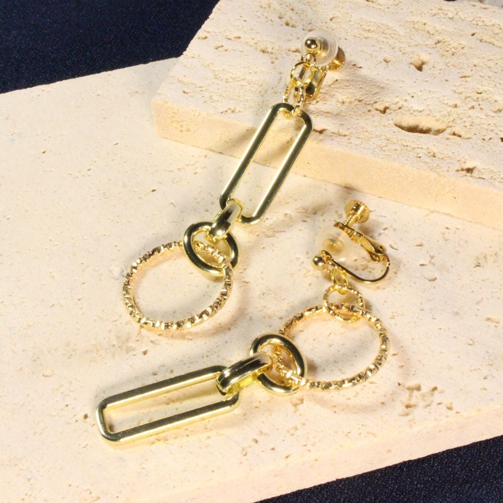 Asymmetrical Gold Chain Clip-on Earrings　