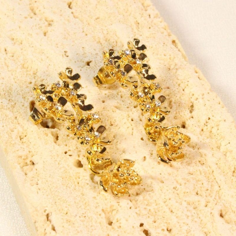 Gold Flowers Earrings for pierced ears