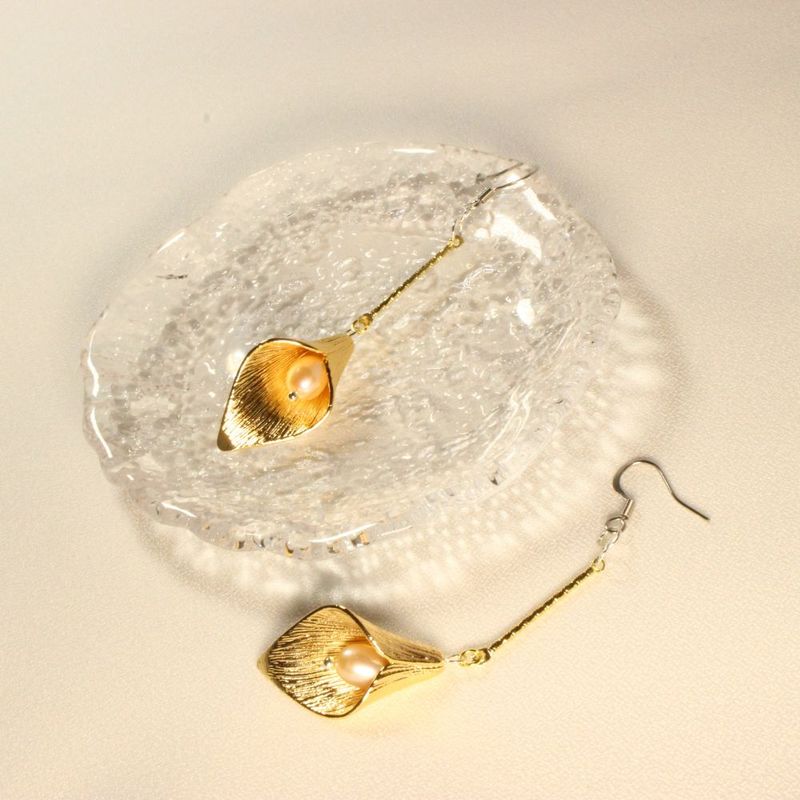 Calla lily Earrings for pierced ears