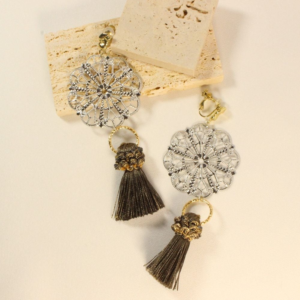 Openwork Flower & Tassel Clip-on Earrings　