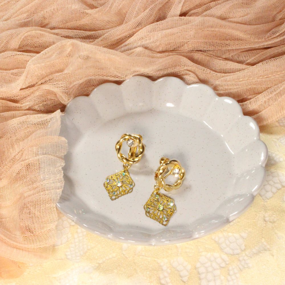 Openwork Clip-on Earrings　