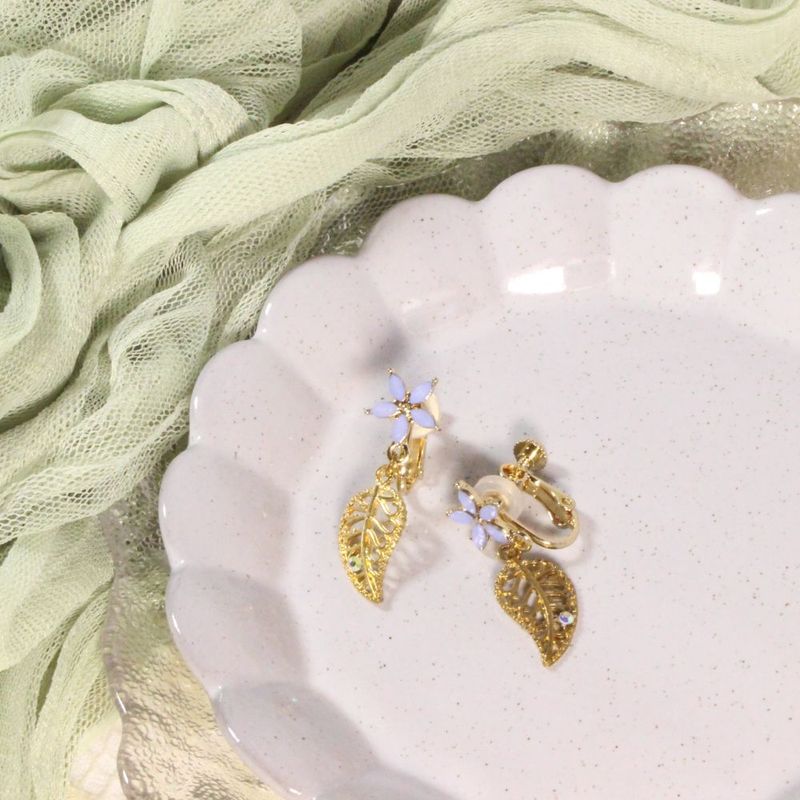 Openwork Leaf Clip-on Earrings　