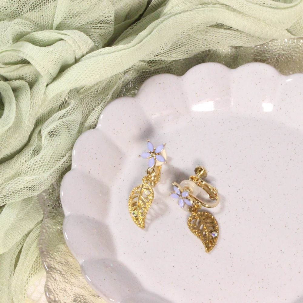 Openwork Leaf Clip-on Earrings　