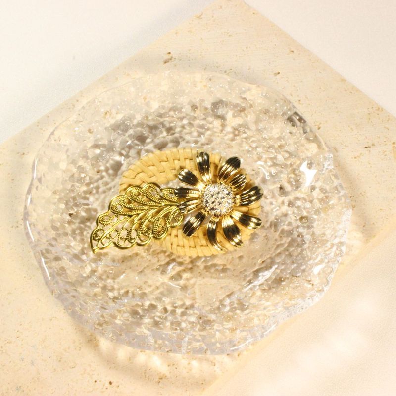Metal Flower Rattan Scarf Clips