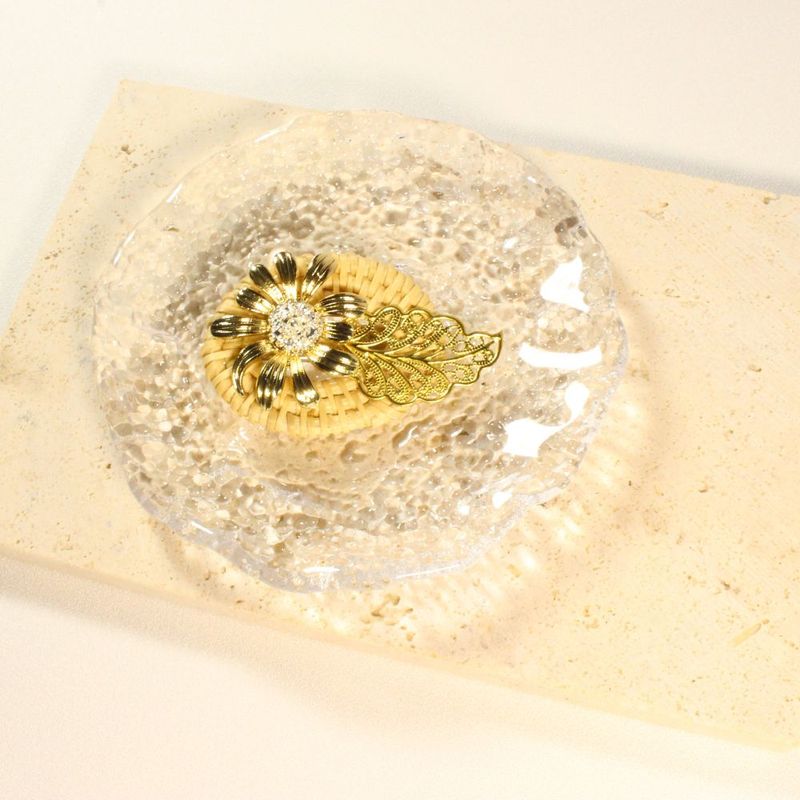 Metal Flower Rattan Scarf Clips