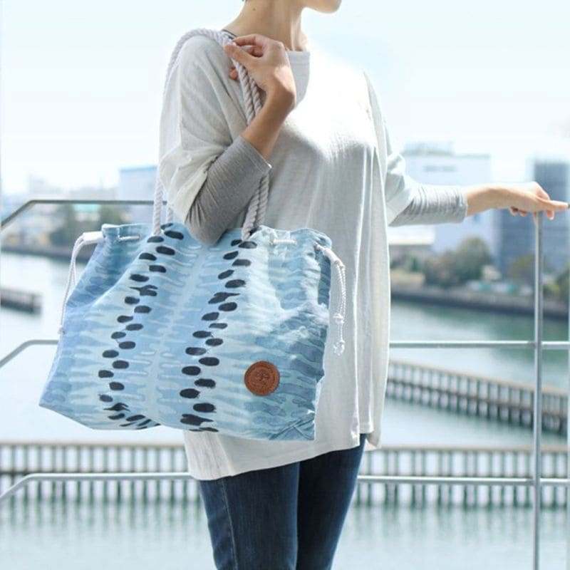 Ocean Horizontal Tote Bags