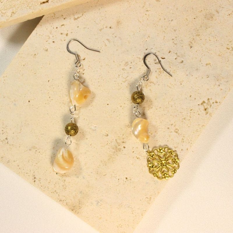 Openwork and Shell Beads Earrings for pierced ears