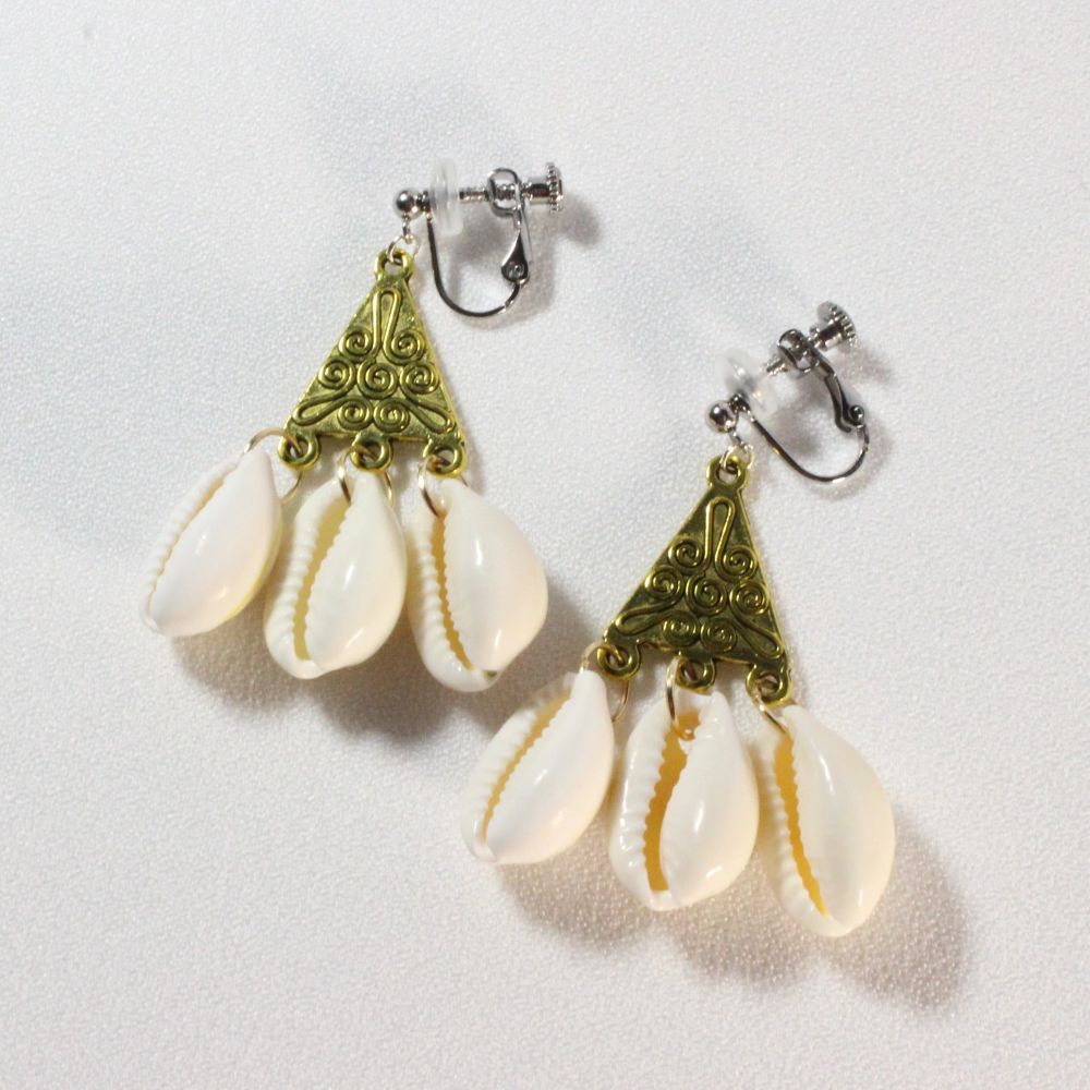 Shell Clip-on Earrings　