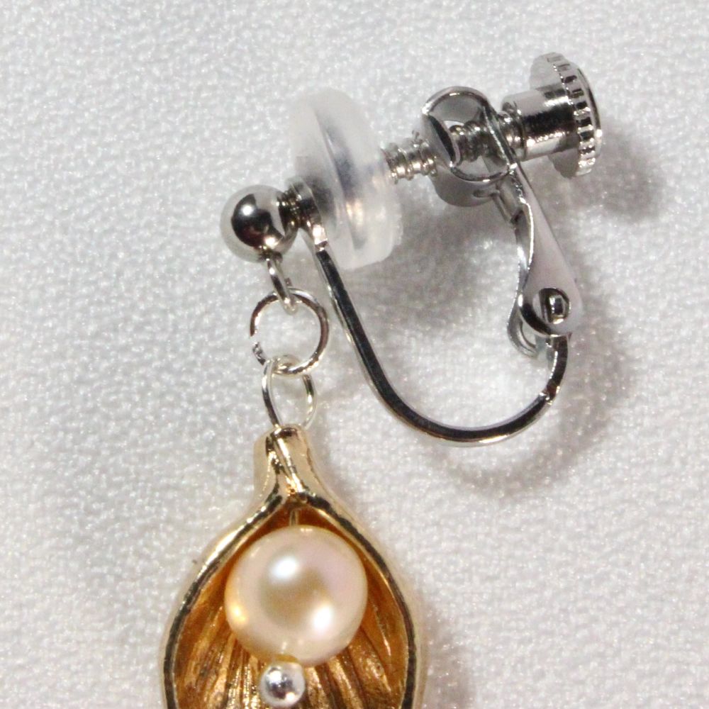 Calla lily Clip-on Earrings　