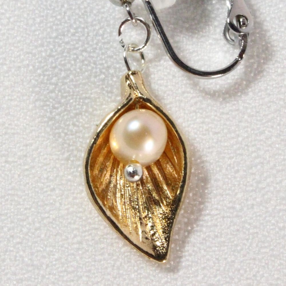 Calla lily Clip-on Earrings　