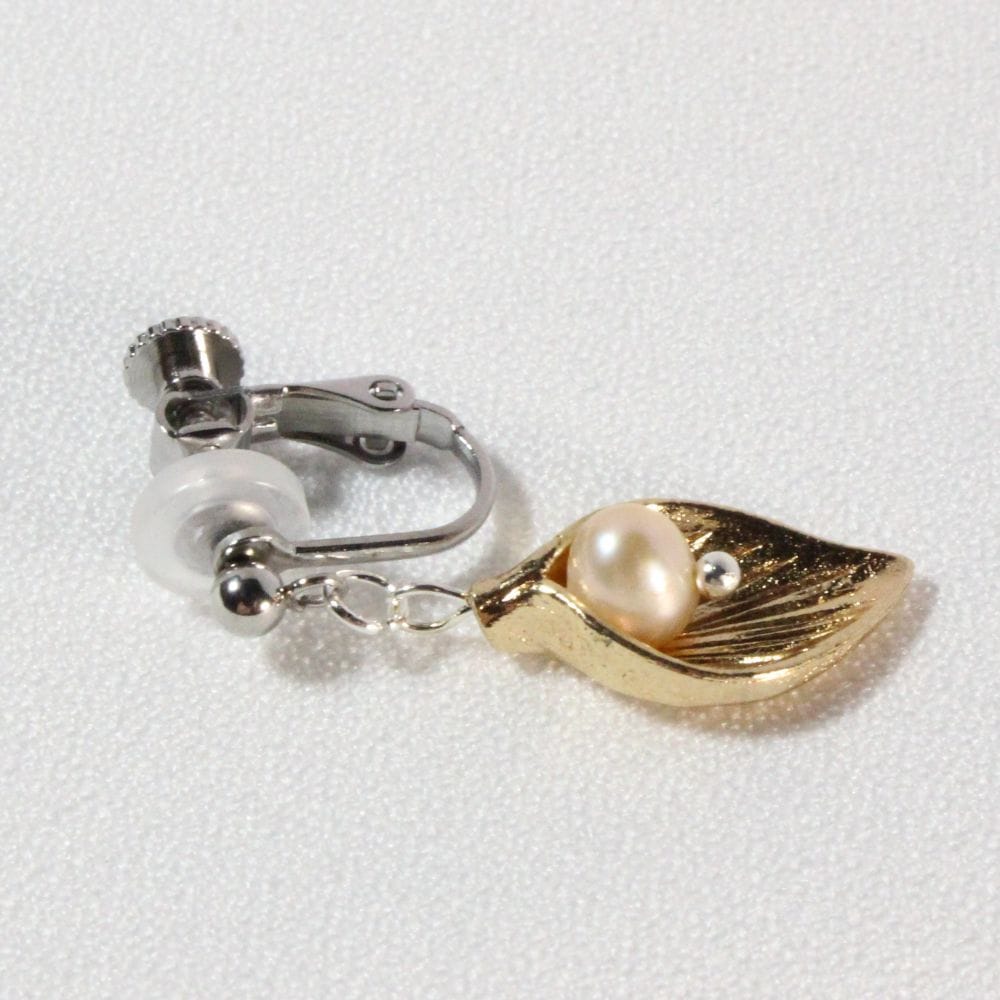 Calla lily Clip-on Earrings　