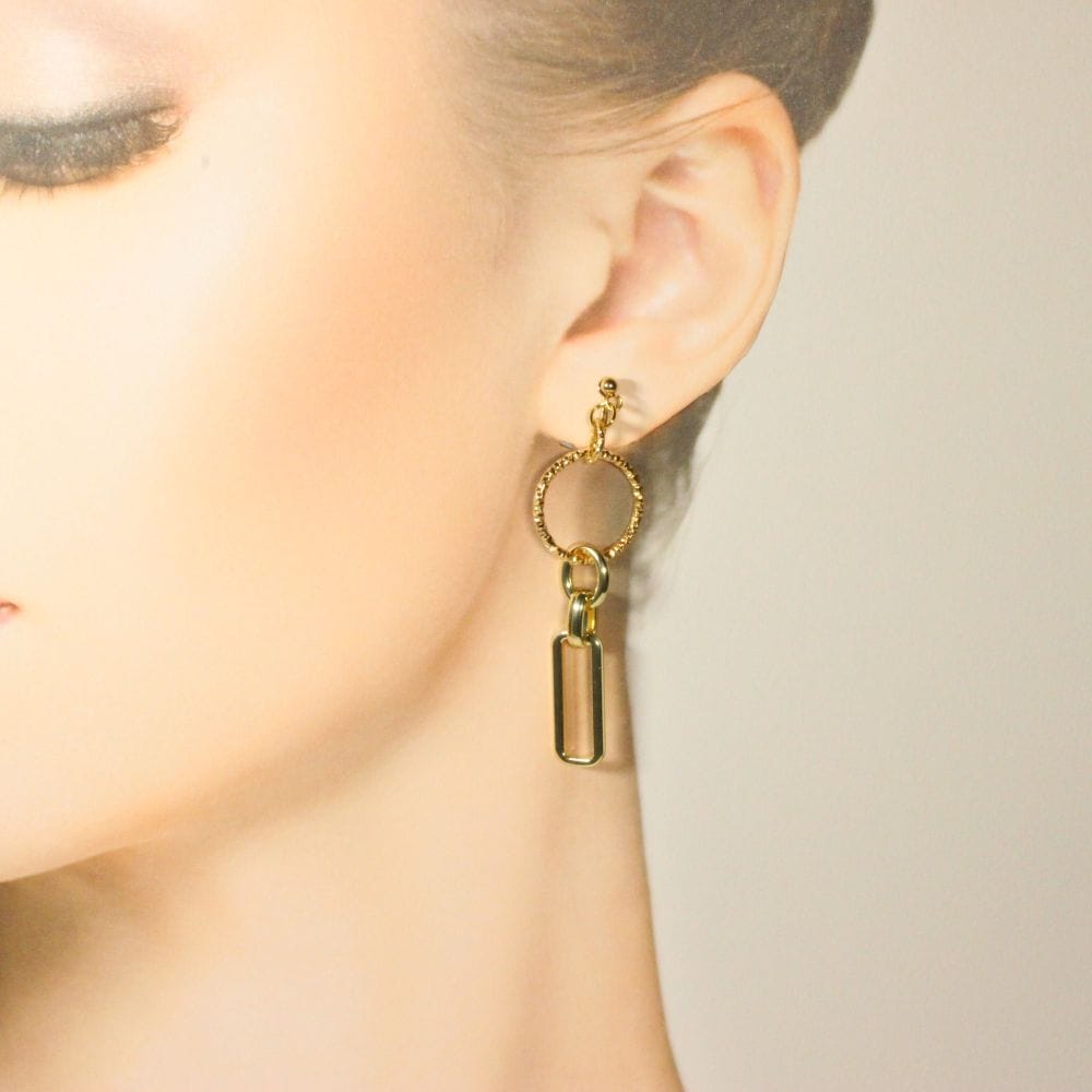 Asymmetrical Gold Chain Clip-on Earrings　