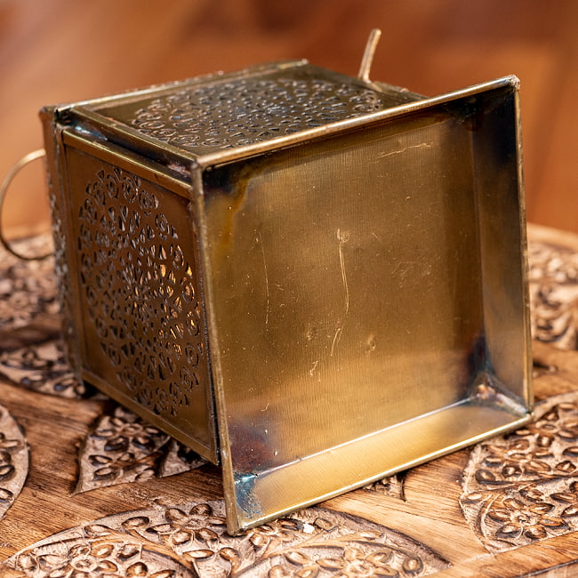 モロッコスタイルの透かし彫りLEDキャンドルランタン［ロウソク風LEDキャンドル付き］