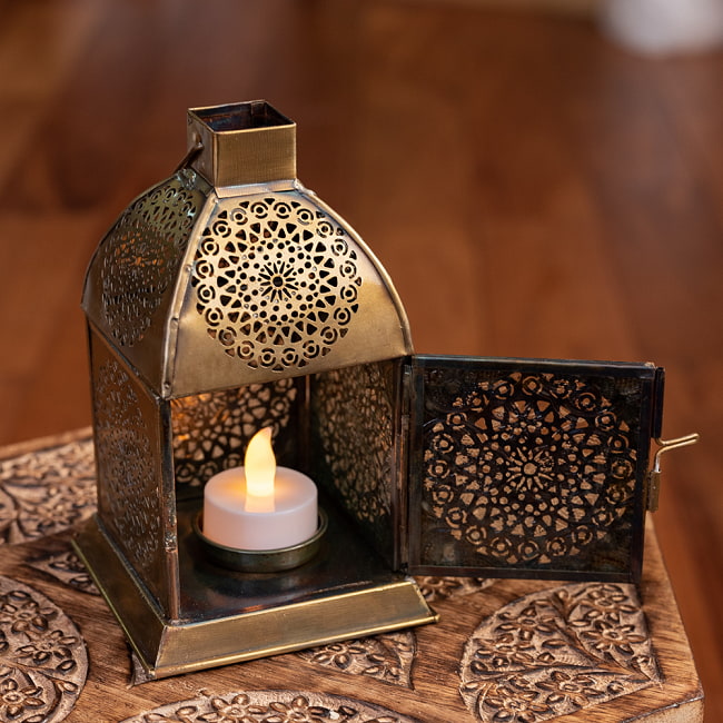 モロッコスタイルの透かし彫りLEDキャンドルランタン［ロウソク風LEDキャンドル付き］