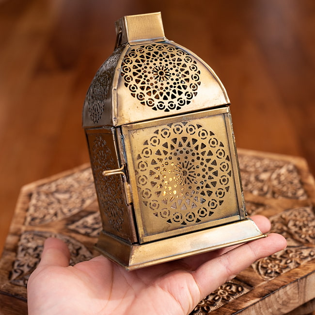 モロッコスタイルの透かし彫りLEDキャンドルランタン［ロウソク風LEDキャンドル付き］