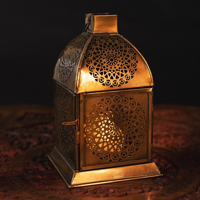 モロッコスタイルの透かし彫りLEDキャンドルランタン［ロウソク風LEDキャンドル付き］