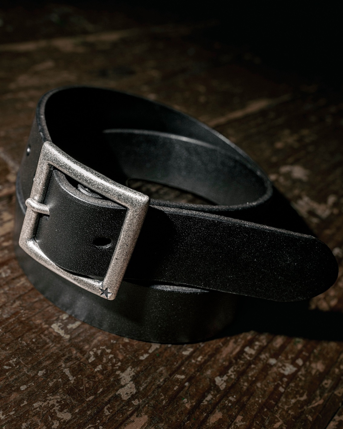 M / 33 denim on belt