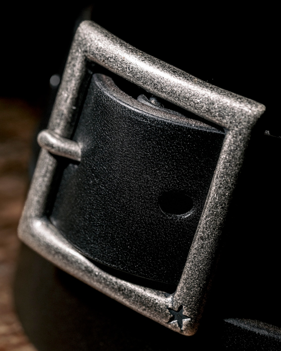 M / 33 denim on belt