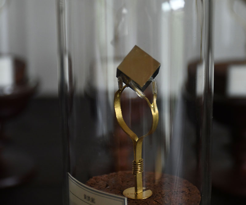 ガラスドーム鉱物標本ケース