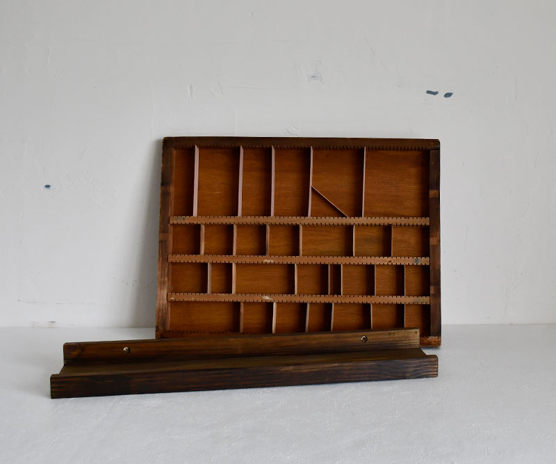 壁面に飾る標本トレー(木製プリンタートレー(ヴィンテージ) + ウォールシェルフ のSet)