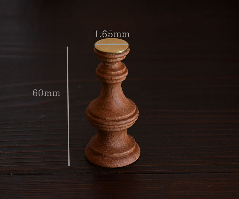 鉱物を飾る　木の飾台