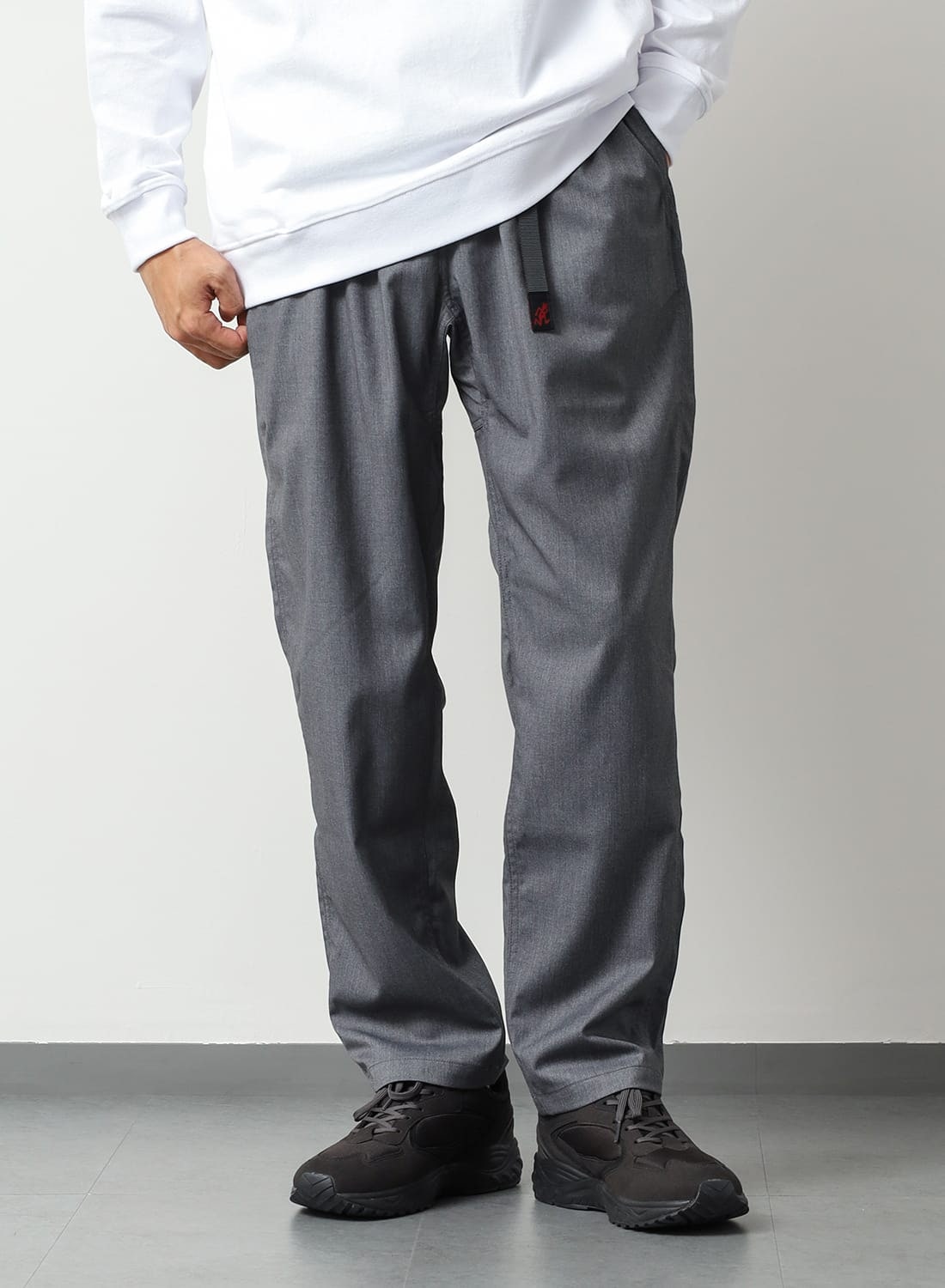 【最終値下げ】noremid デニム ネイビー 裾口に穴、ダメージあり 最終値下げ】noremid デニム ネイビー 裾口に穴、ダメージあり