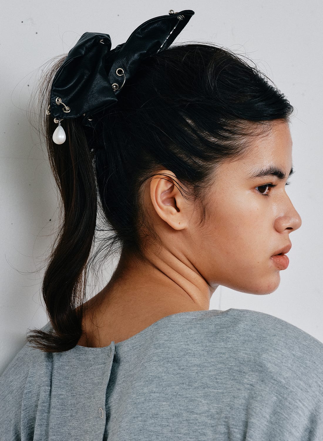 ヘアアクセサリー HEYEP Leather Piercing Detail Scrunchie 2_000000003862.jpg?1753679782