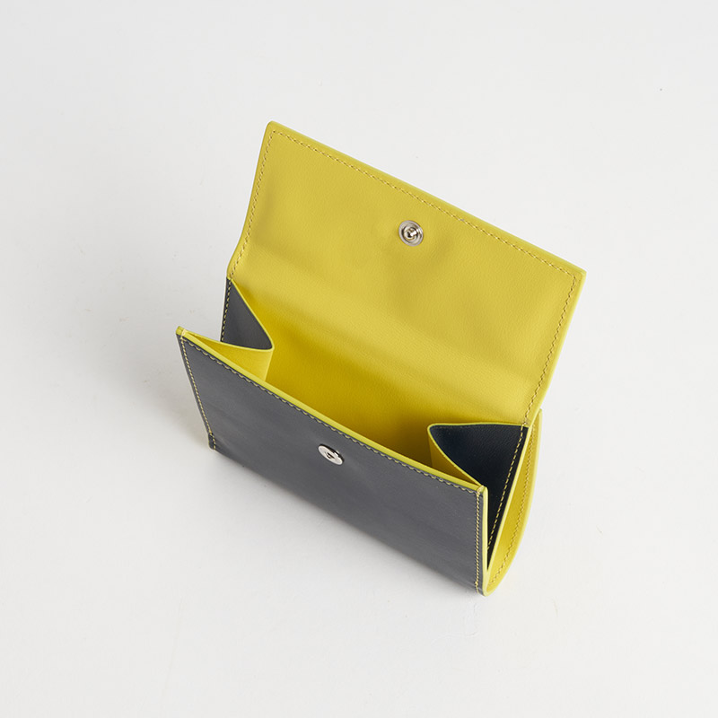 Blason Small Wallet ブラゾン ２つ折り財布（フラップ付）スムースカーフ ブルー・ニュイ