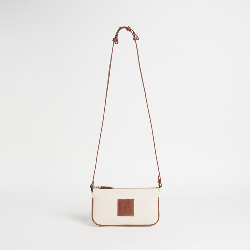 Le BLASON CANVAS SHOULDER POCHETTE ブラゾン キャンバスショルダーポシェット100%コットンキャンバス x スムースカーフ ナチュラル x ライトブラウン