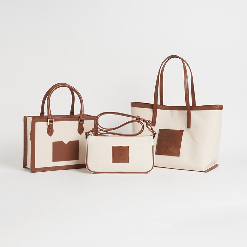 Le BLASON CANVAS SHOULDER POCHETTE ブラゾン キャンバスショルダーポシェット100%コットンキャンバス x スムースカーフ ナチュラル x ライトブラウン