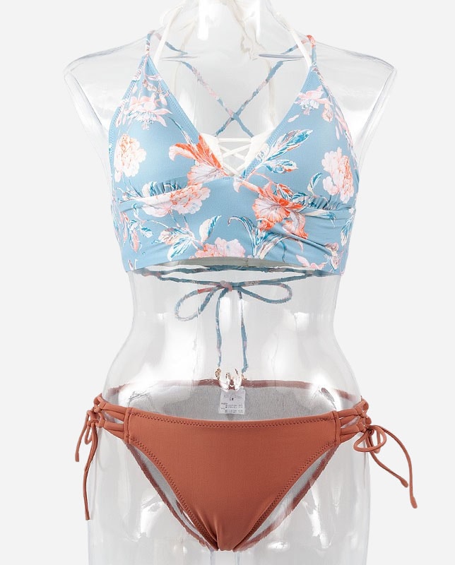 ラウレア　水着　3点セット LAULEA ラウレア 水着 3点セット トロピカル柄 - メルカリ