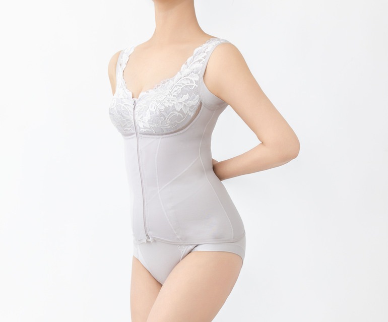 ブラデリスニューヨーク BRNYピース すらっと細く見えるフロントファスナーキャミ