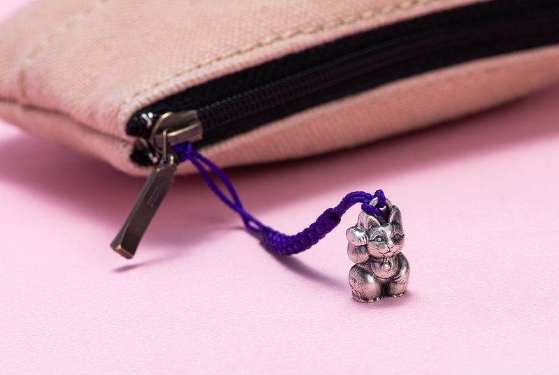 銀製 根付 両面招き猫 | 銀製品,根付 | 森銀器製作所公式オンライン